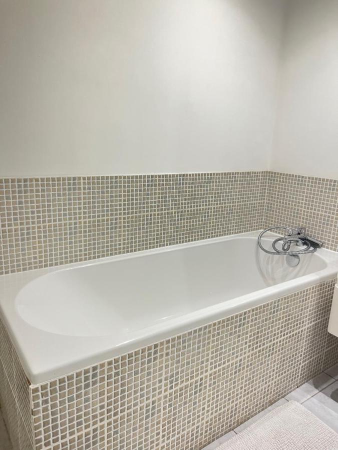 Ecu : Superbe Appartement Avec Exterieur Reims Exterior photo